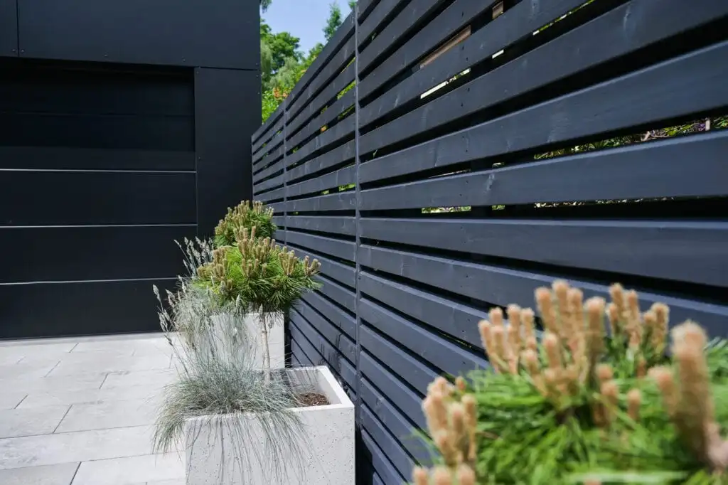 Sichtschutzzaun Rhombus Kiefer grau lasiert Detail