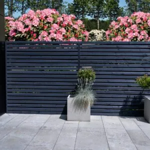 Sichtschutzzaun Rhombus Kiefer grau lasiert Ambiente